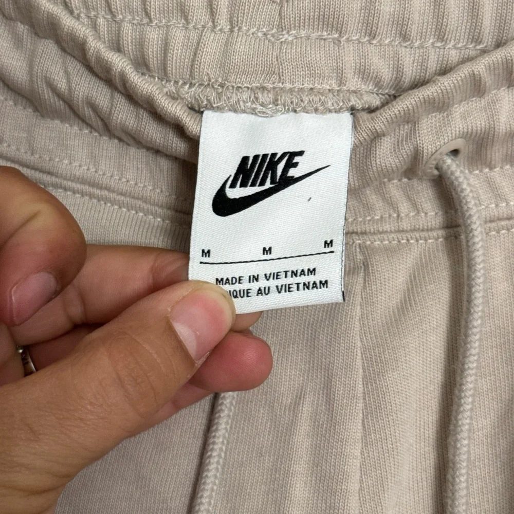 Nike Sportswear Club Joggers Men’s Medium Beige/Tan Sweatpants